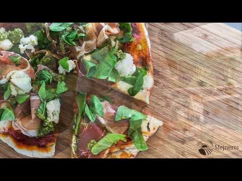 Video: Pizza Med Skinke Og Svampe