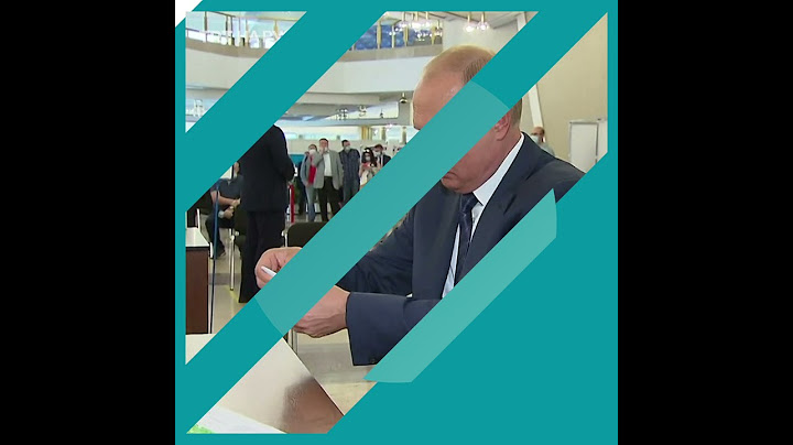 Путин голосует без маски и перчаток