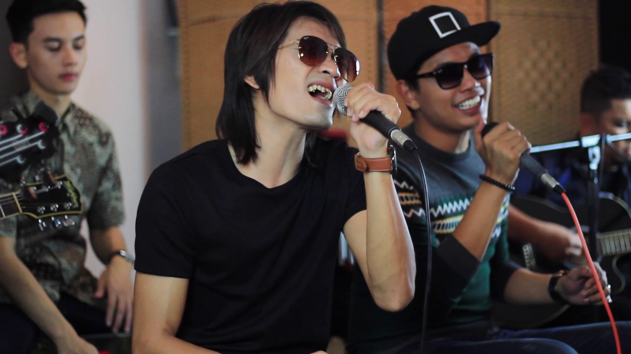 TUAH SAJA - DIA CAHAYA (LIVE) - YouTube