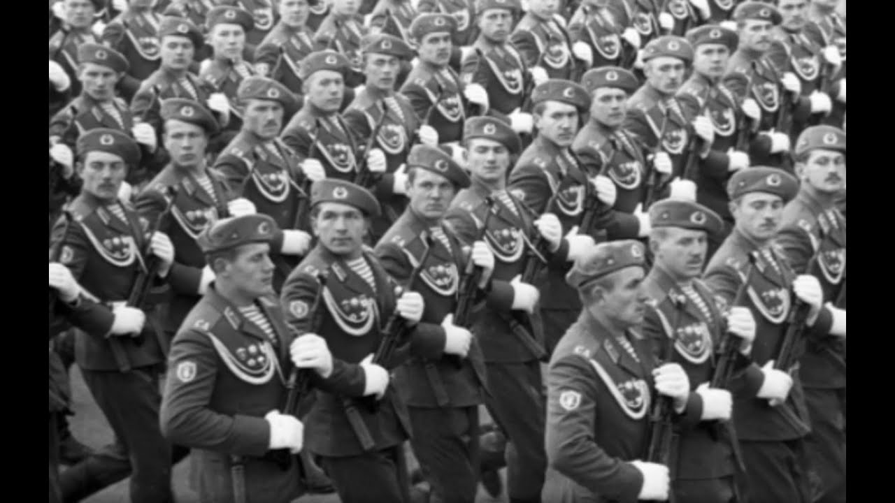 Строевая песня Советских десантников - YouTube