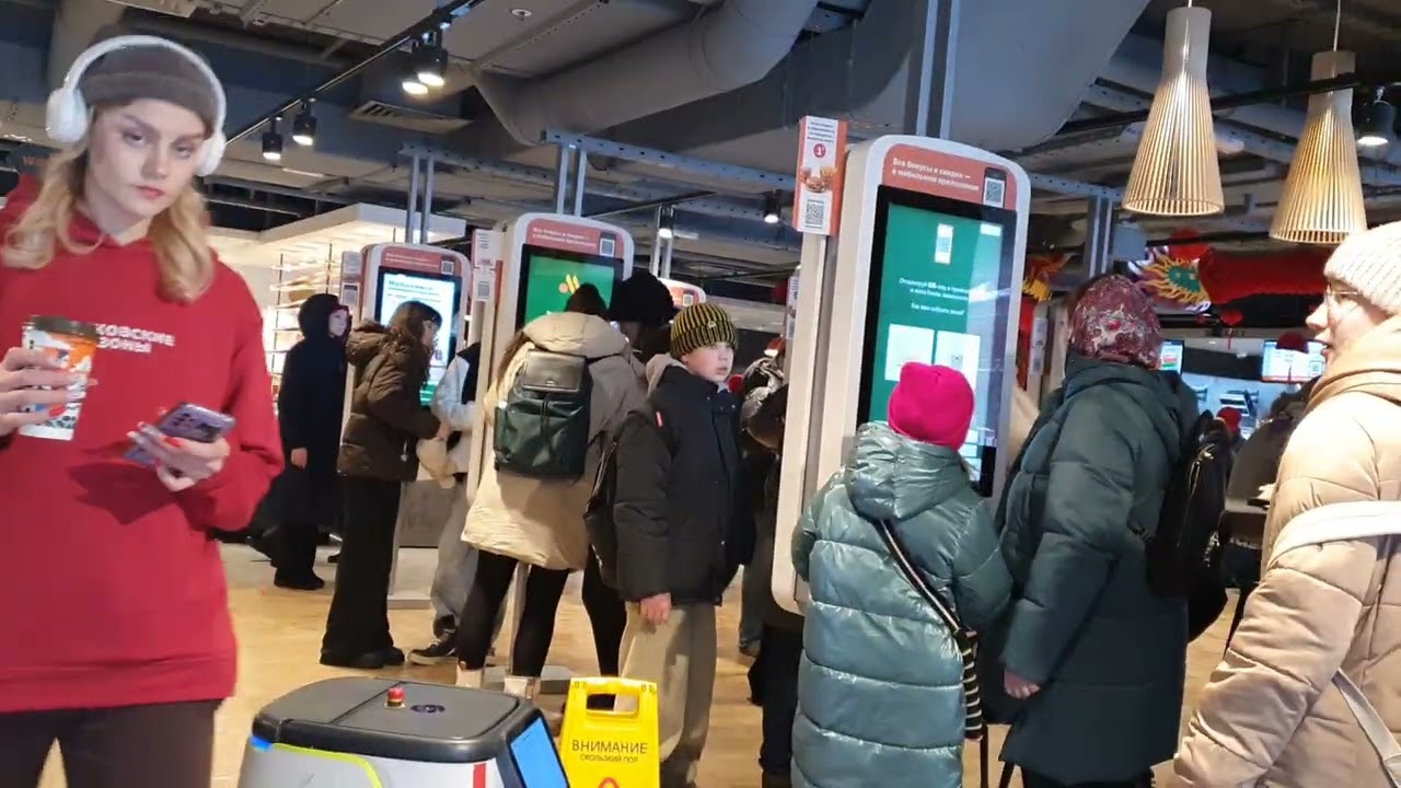 РОБОТ УБОРЩИК в ВКУСНО и ТОЧКА