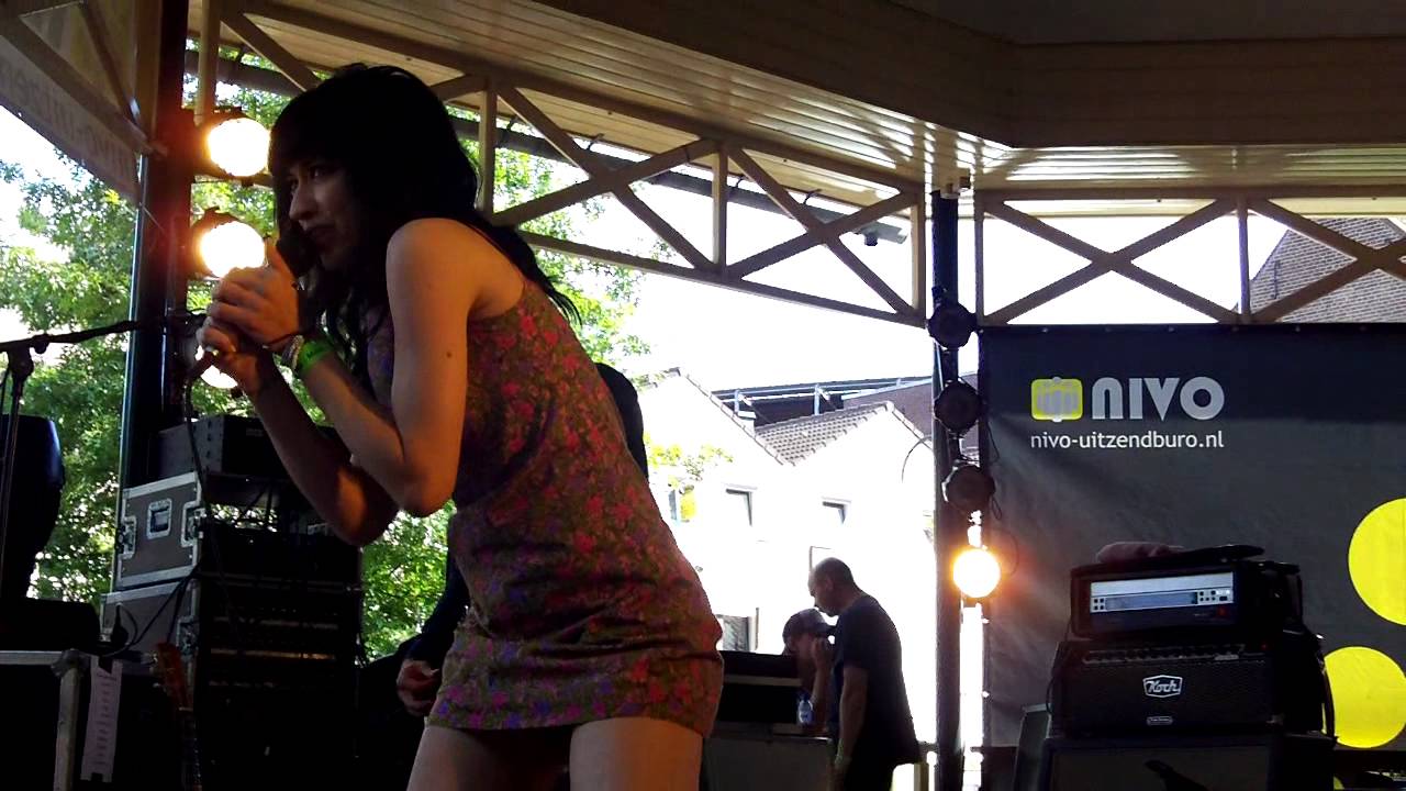 Guarda Penelope - Dance Alone (live at Muze Misse festival) su YouTube Guarda Penelope - Dance Alone (live at Muze Misse festival) su YouTube