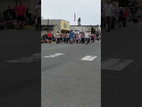 Burlington Edison High School band and cheerleaders #BerryDairyDay2017