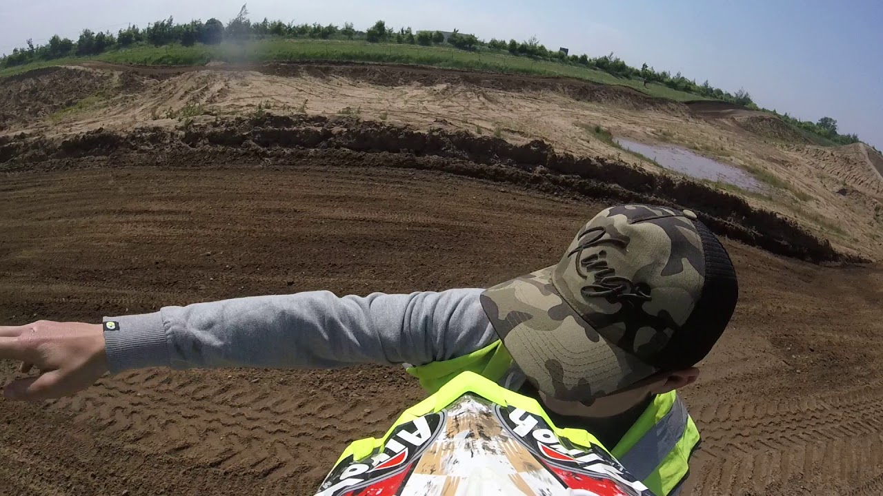 fat cats race track - YouTube