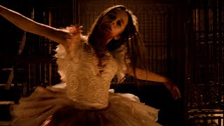 アビゲイルが踊りながら襲い掛かる“恐怖のステップ”！映画『アビゲイル』本編映像