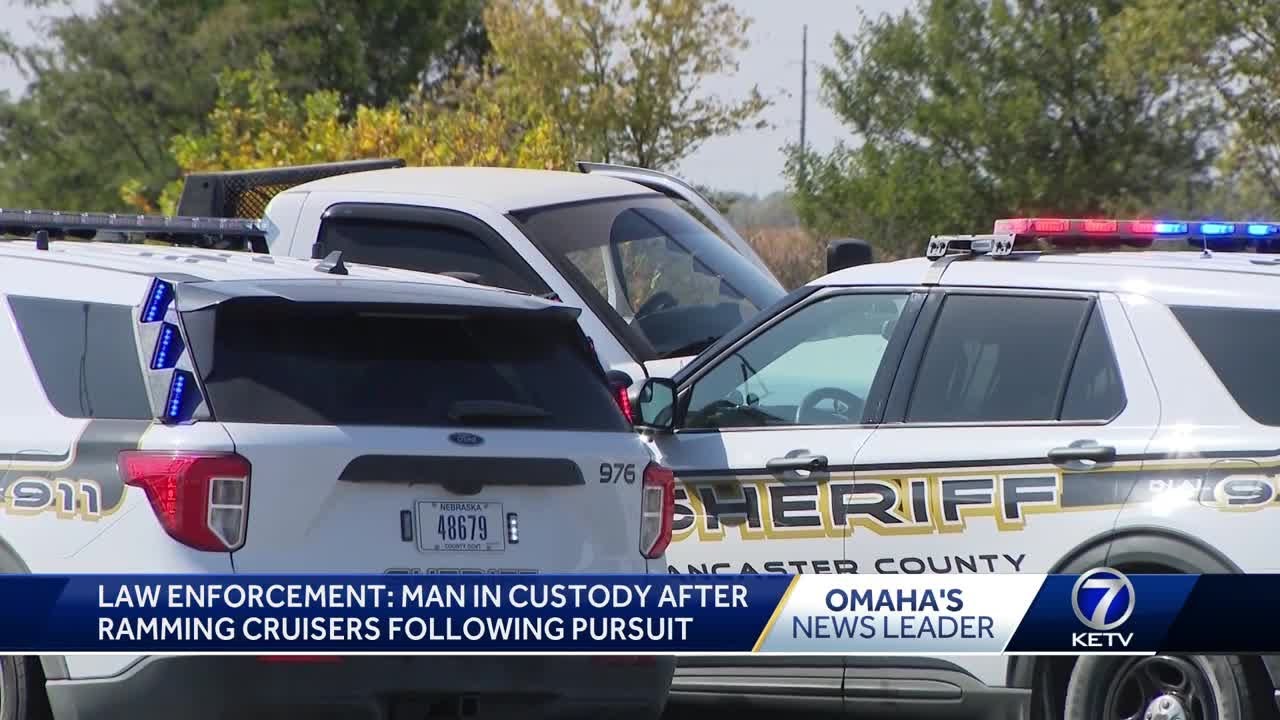 Man in custody after ramming police cruisers in Lancaster County - YouTube