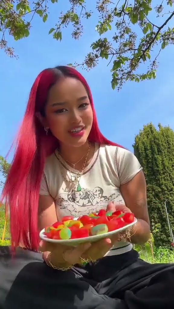 Wenn ihr Fruit Roll Ups mit Eis mögt, werdet ihr das lieben😌😋 ...