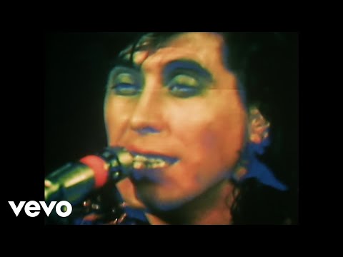 Music video by Roxy Music performing Re-Make/Re-Model (Live At The Royal College Of Art).