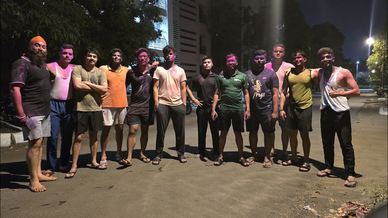 Bachelor wali holi 🤪!