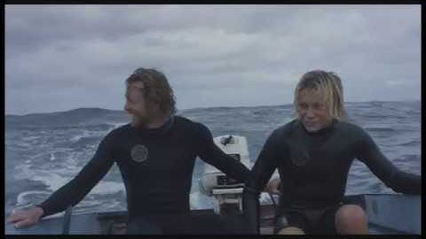 映画『ブレス あの波の向こうへ』エリザベス・デビッキのインタビューと本編映像