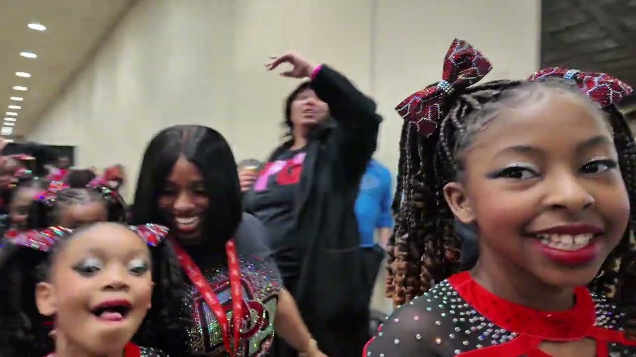 Ух ты, вот что произошло на моих первых соревнованиях в этом сезоне! | Черлидинг и танцы, день 1