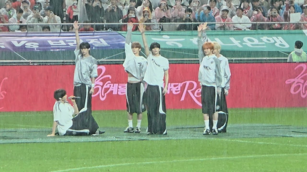 TWS (투어스) - 첫 만남은 계획대로 되지 않아 브라질전 하프타임 축하공연 251010 상암