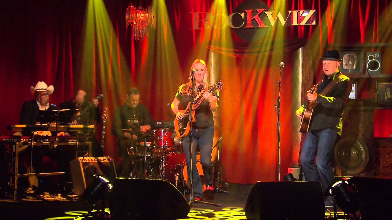 RocKwiz - Russell Morris and Fiona Boyes - Smokestack Lightning