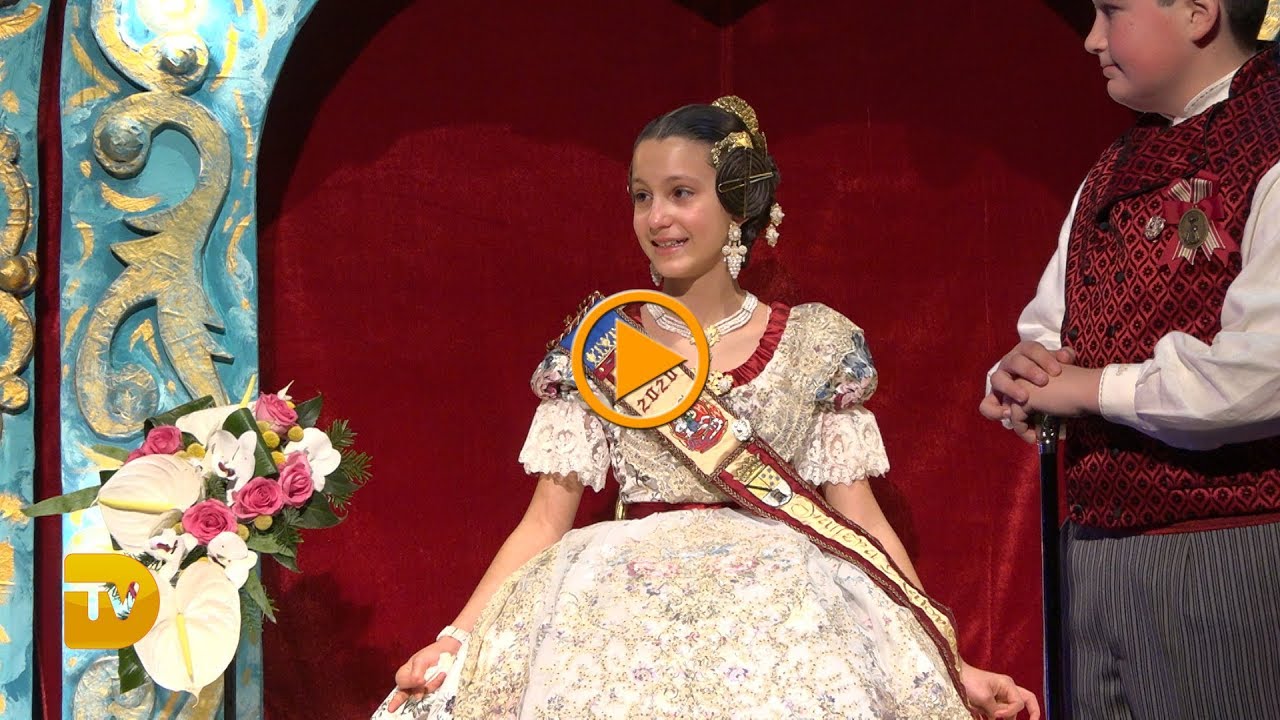 Un món de titelles dóna vida al somni de Noa Dacosta Mud com Fallera Major Infantil de la Falla Oest