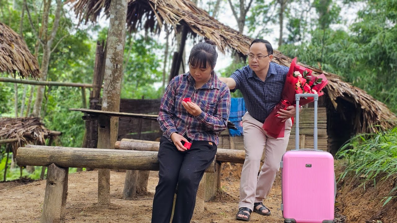 После долгой командировки генеральный директор Джеймс вернулся с большим сюрпризом для бедной матери