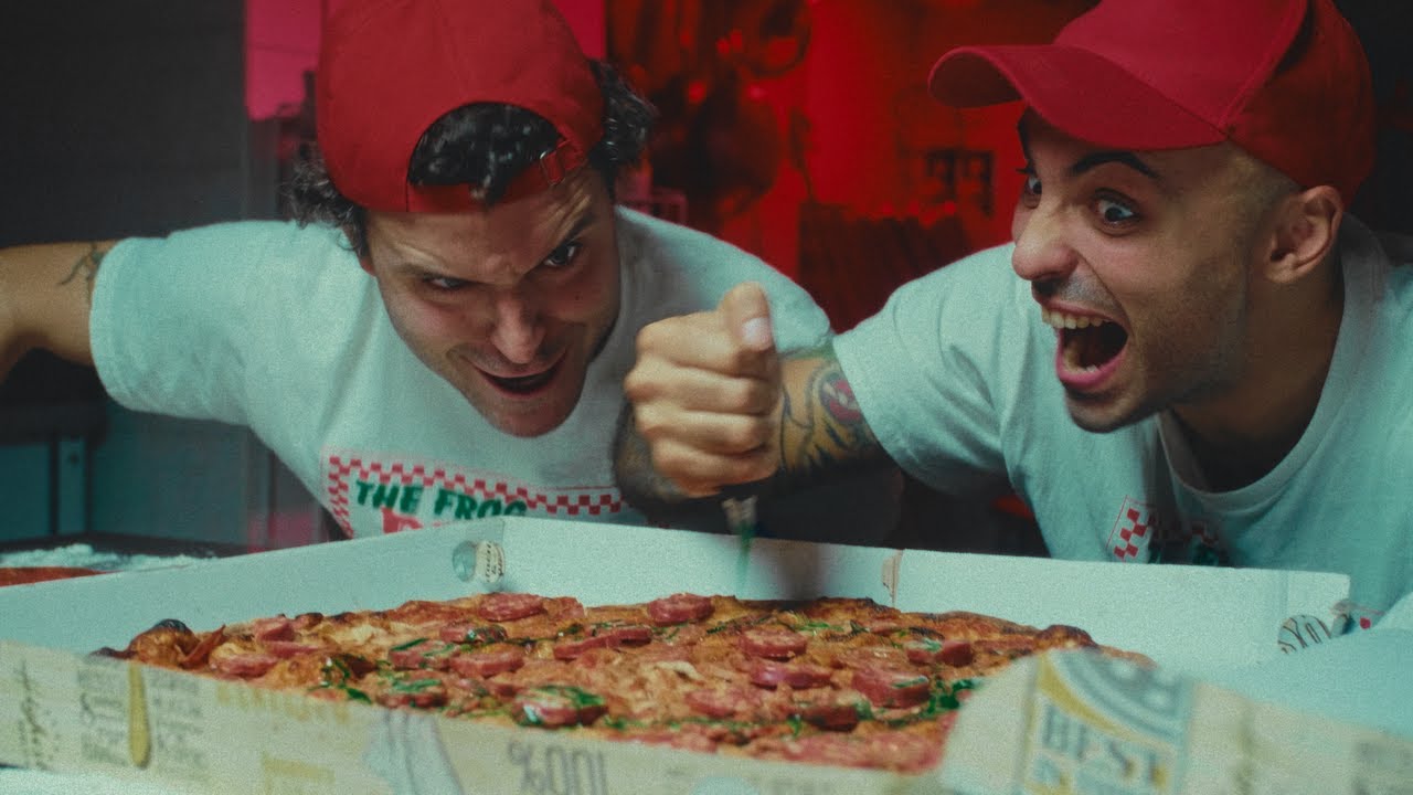 Assista a The Frog - Larry no YouTube Assista a The Frog - Larry no YouTube