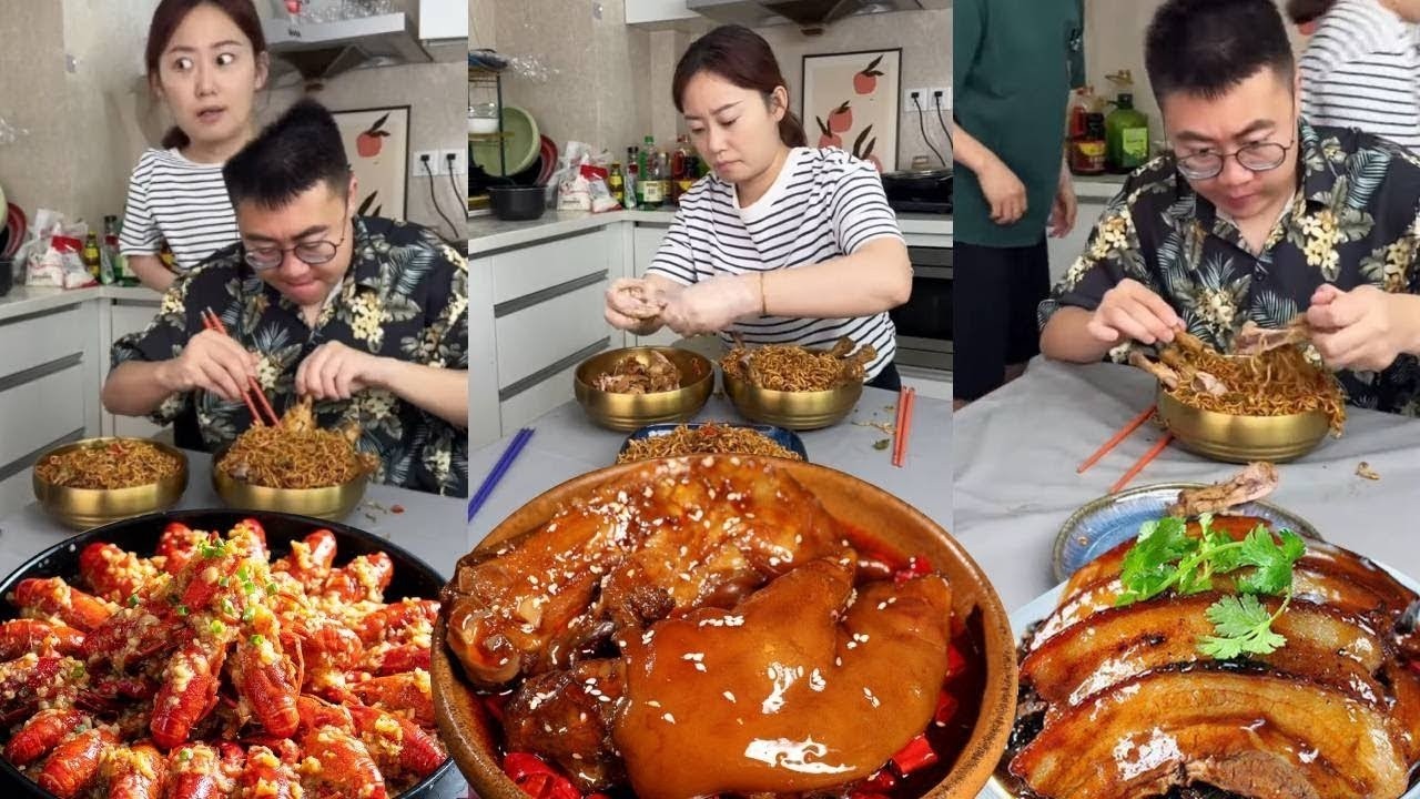 The stingy older brother wants to eat the chicken leg all by himself!