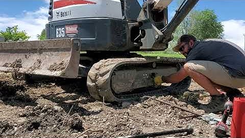 Track came off in the mud!!! Solo re-set/re-install.