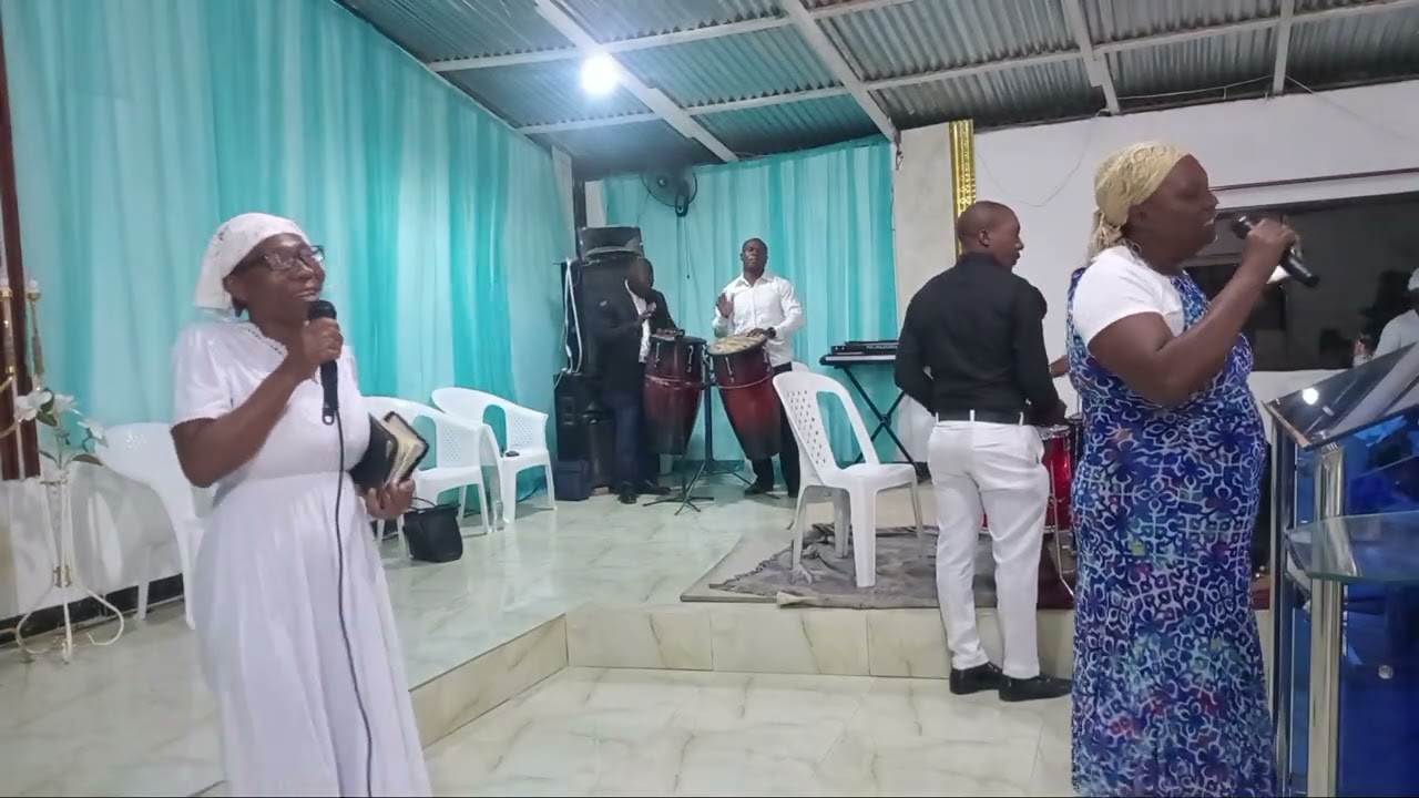 Adorasyon se yon bêl palè kristal