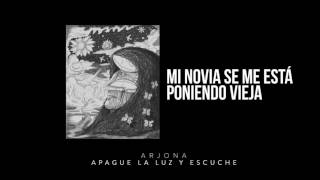 Video thumbnail of "Ricardo Arjona - Mi Novia Se Me Está Poniendo Vieja ft. Carlos Varela"