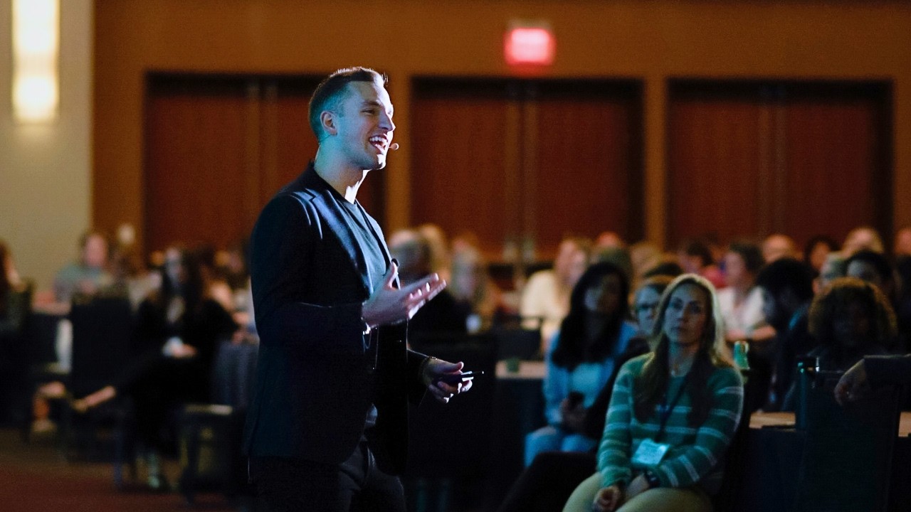 Keynote Speaker for Conferences | High Energy Keynote Speaker for Annual Meetings - Juan Bendana