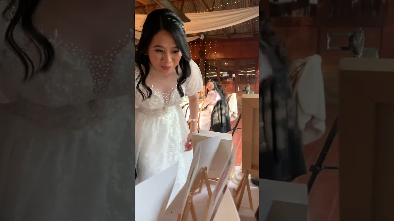 When the bride and groom spot their live wedding illustrations 👩🏻‍🎨✨