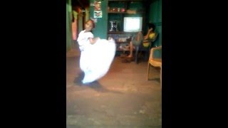 La Niña Marcando Sus Paso De Danza Folclórica