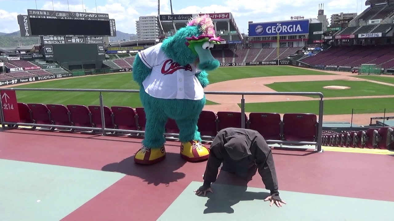 カープ公式】スラィリーが腕立て伏せに挑戦！ - YouTube