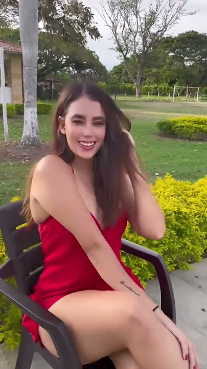 Hot Sexy Woman Flashing Pussy XXX Videos