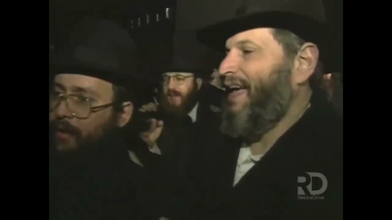 Dancing Yechi Yud Alef Nissan 5754 at Beis Yisroel | ריקוד יחי י"א ניסן תשנ"ד בבית ישראל