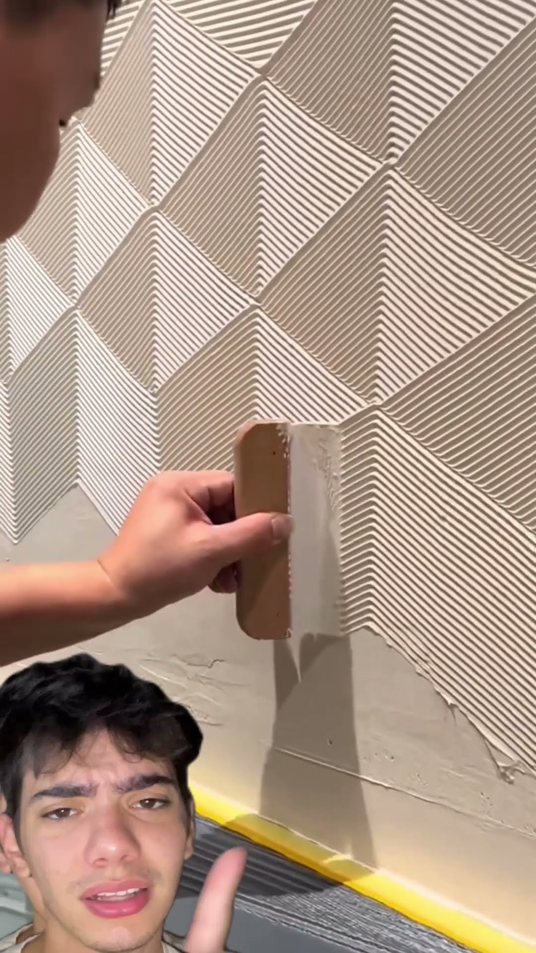 Crie detalhes incríveis em gesso na parede com um pincel! ?✨ Deixe sua casa cheia de personalidade!