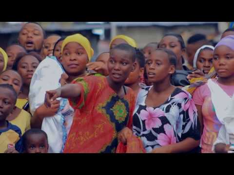 MSAKA DAILY Ft MCZO Wakiwa Na T Shirts Za Simple Shine 