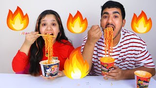 تحدي الاندومي الكوري الحار ! و الخاسر يشرب بيض ني - شفا ضد عبود ! - Fire Noodle Challenge