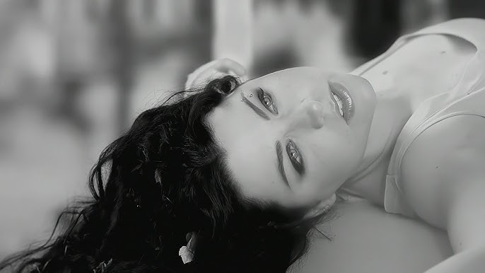 Анджела Эбби достарымен порно