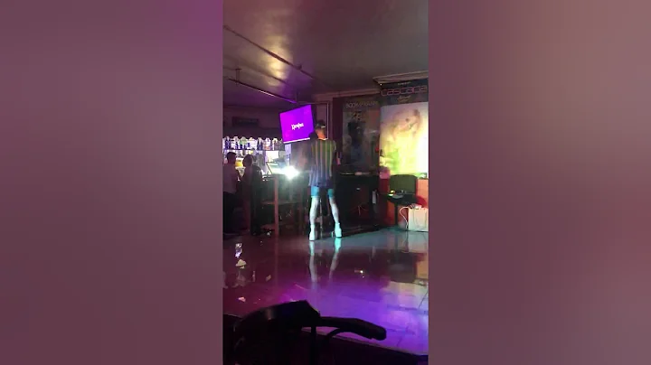 Northern Irish Darren Vance freestyles on stage!!!