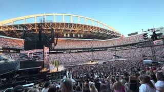 Taylor Swift no body no crime live for the first time in Seattle with HAIM at Th