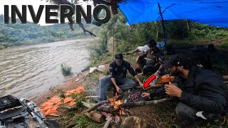 NA TEMPESTADE e Com RIO CHEIO PESCAMOS OS GRANDES JUNDIÁS.