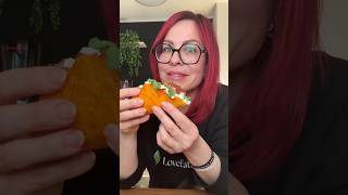 Low-Carb Karotten-Taco-Wrap mit Bärlauchpesto &amp; Halloumi #rezept #tacos #glutenfrei