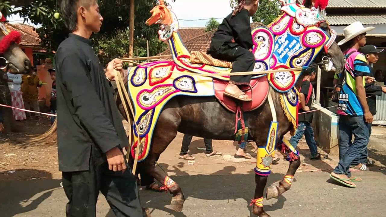 Kuda renggong - arak arakan kuda renggong di desa ranjeng 2018