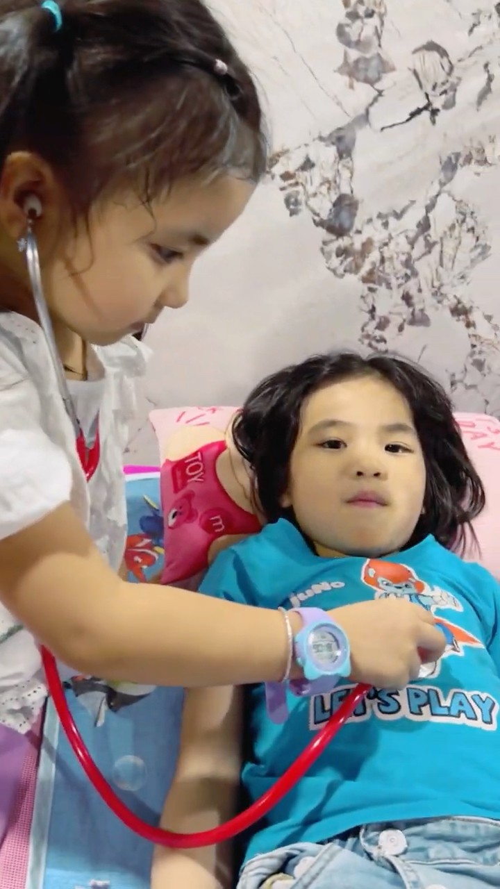 LNS - Em gái tốt bụng giúp Bé Cún khỏi bệnh || Kind Little Doctor #shorts