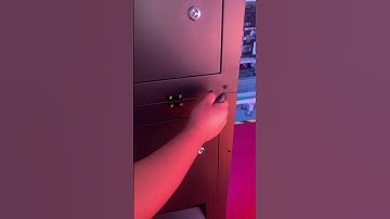 How to Fold the Outdoor LED Poster Display Foldable Screen.
