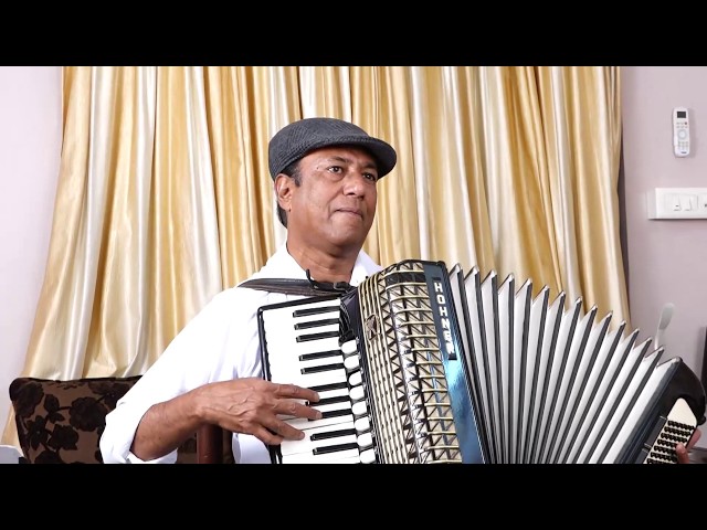 INSTRUMENTAL ON PIANO ACCORDION - MERE SAPANO KI RANI ft. Nitin Doshi class=