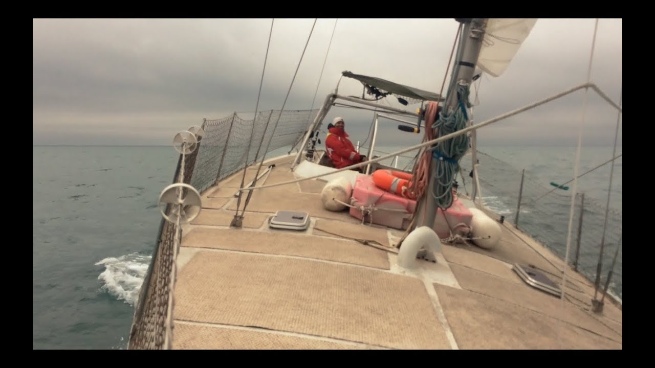 Vlog 2.13 Sleeping while sailing and catching tuna with Lex Donse.