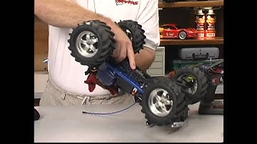 TRAXXAS SETUP -- CLEARING A FLOODED ENGINE (HD) 20 OF 21