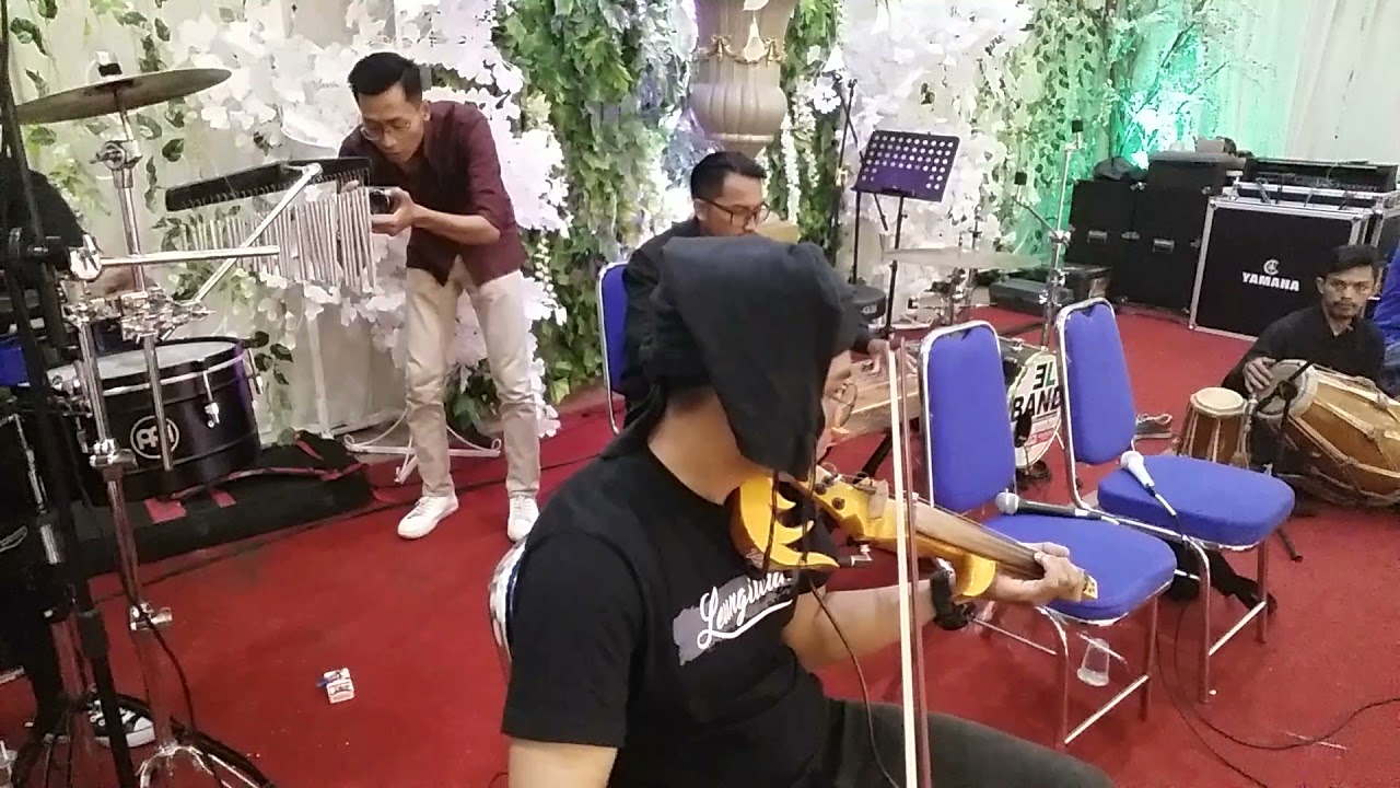 Andmesh cinta luar biasa cover Arif Dkk - YouTube