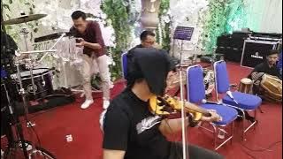 Andmesh cinta luar biasa cover Arif Dkk