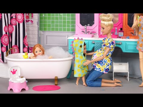 Rutina de Noche de Mama y Bebes Barbie