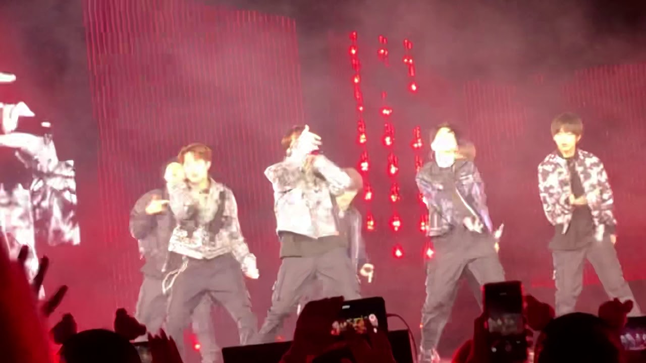 190504 Speak Yourself World Tour Rose Bowl - Mic Drop