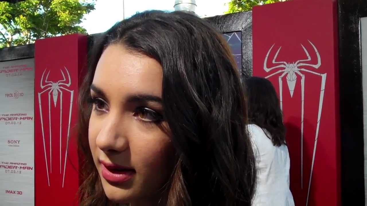 Hannah Marks Interview -- The Amazing SpiderMan Premiere - YouTube