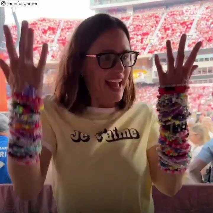 Jennifer Garner shows off her friendship bracelets at Taylor Swift concert  - Good Morning America